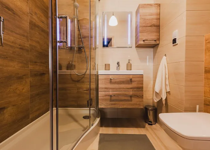 Komfort 2 Sypialnie Parking Klima דירה